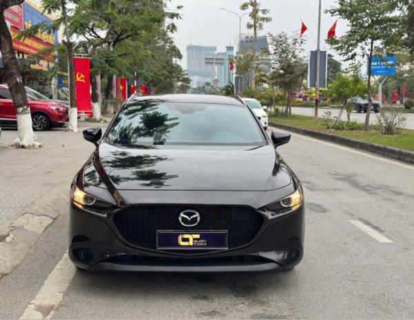 MAZDA 3 1,5 LUX SPORT – 2022 | ĐEN THỂ THAO 
