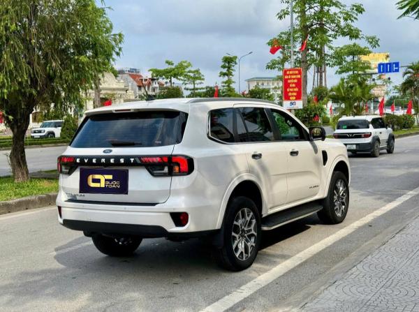 Ford Everest 2.0 Titamium – 1 cầu – 2024