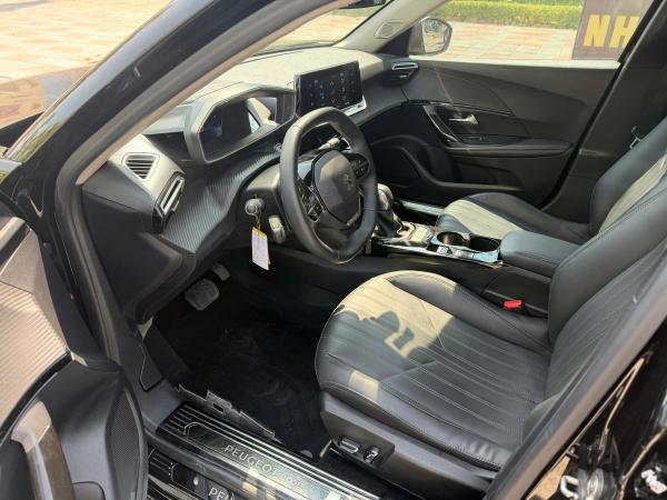 PEUGEOT 2008 2021 | 1.2 GTLine | ĐEN