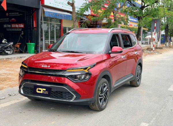 KIA CARENS LUXURY – 2023 | MÀU ĐỎ – RỘNG RÃI, TIỆN NGHI CHO GIA ĐÌNH 