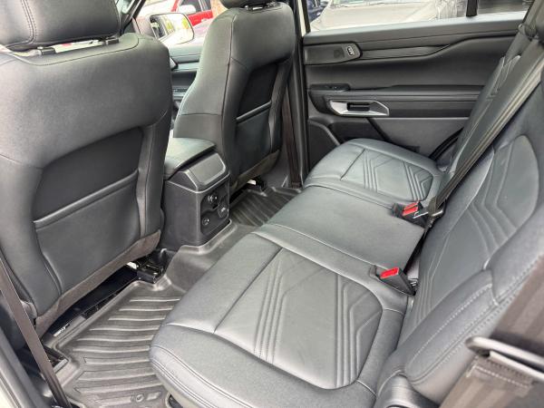 Ford Everest 2.0 Titamium – 1 cầu – 2024