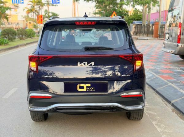 KIA CARENS 1.5 LUXURY – 2025 | XANH CÁ TÍNH