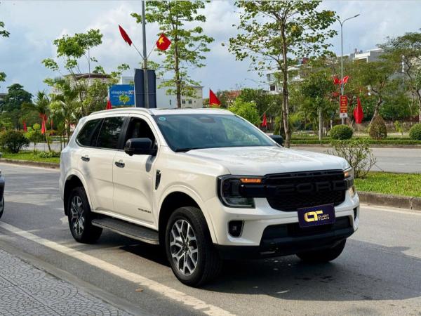 Ford Everest 2.0 Titamium – 1 cầu – 2024