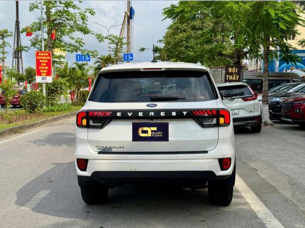 Ford Everest 2.0 Titamium – 1 cầu – 2024