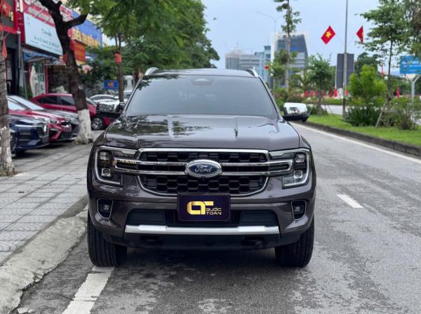 FORD EVEREST TITANIUM 2.0 – 2022 NHẬP KHẨU THÁI LAN 
