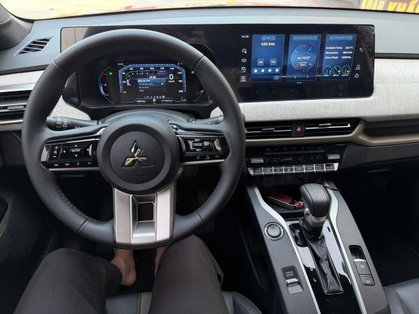 MITSUBISHI XFORCE 1.5 PREMIUM – 2025 | ĐỎ NỔI BẬT