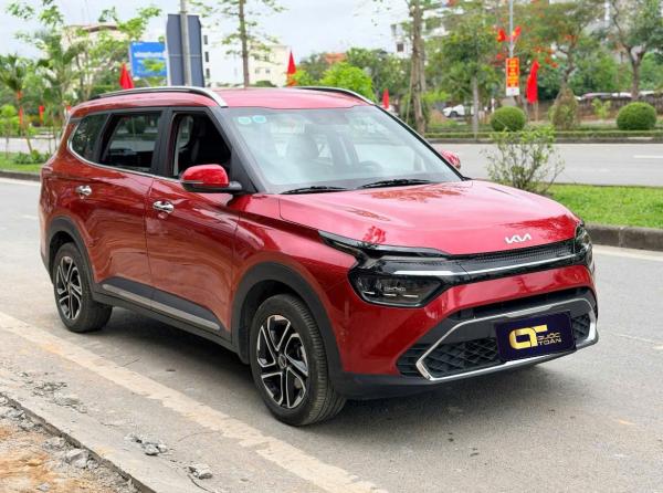 KIA CARENS LUXURY – 2023 | MÀU ĐỎ – RỘNG RÃI, TIỆN NGHI CHO GIA ĐÌNH 