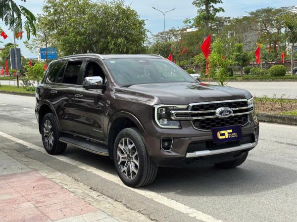 FORD EVEREST TITANIUM 2 CẦU – 2022 | MÀU XÁM – ĐẲNG CẤP, MẠNH MẼ