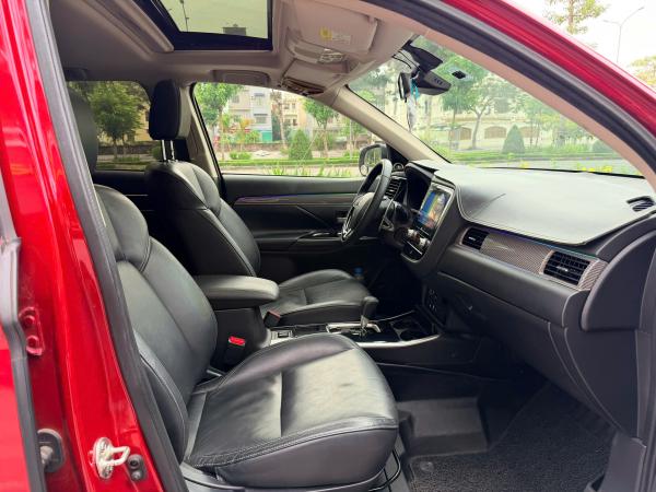 MITSUBISHI OUTLANDER 2.0 PRE – 2021 | ĐỎ NỔI BẬT