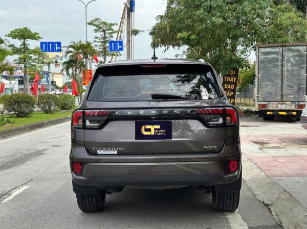 FORD EVEREST TITANIUM 2 CẦU – 2022 | MÀU XÁM – ĐẲNG CẤP, MẠNH MẼ