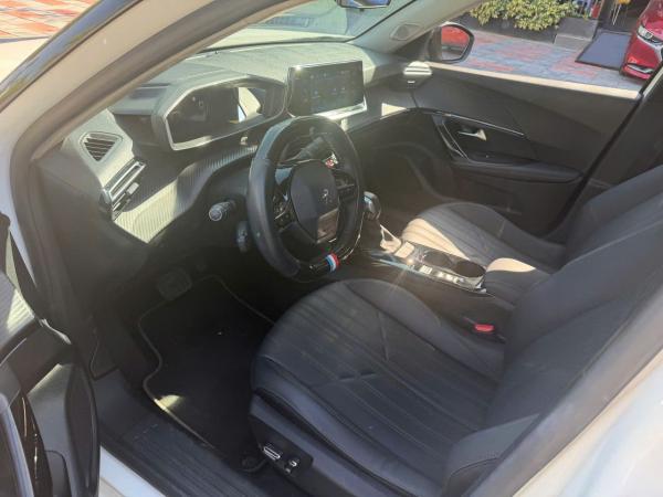 PEUGEOT 2008 2022 | 1.2 GT | TRẮNG