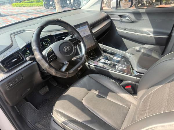 HYUNDAI CUSTIN 1.5 TC – 2024 | TRẮNG THANH LỊCH 