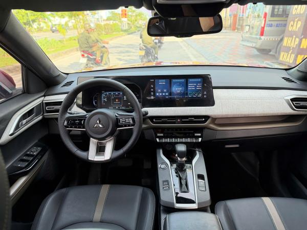 MITSUBISHI XFORCE 1.5 PREMIUM – 2025 | ĐỎ NỔI BẬT