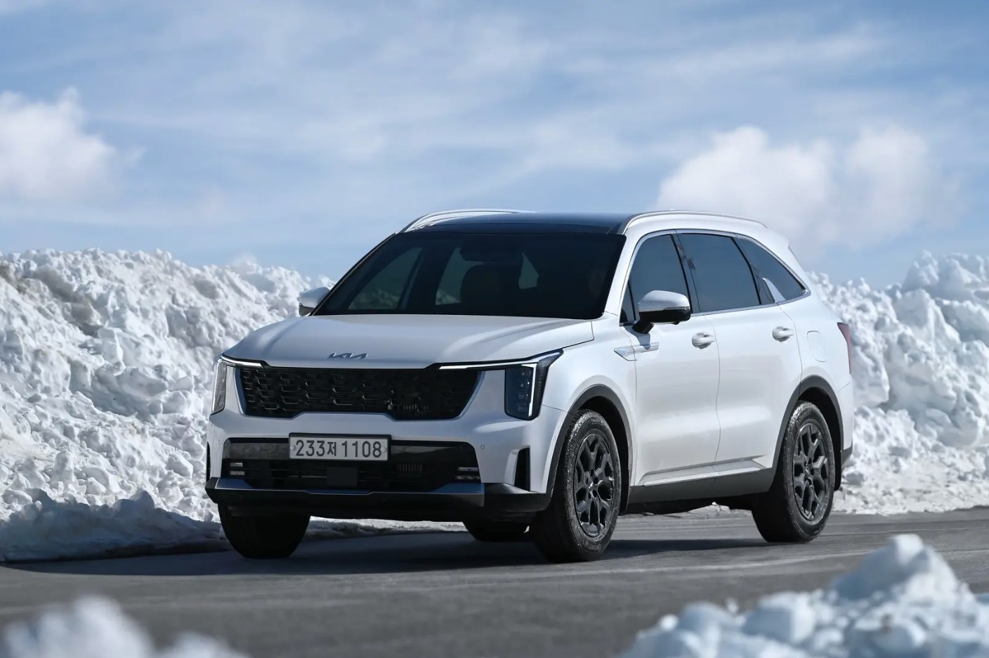 SUV 7 chỗ Kia Sorento thắng lớn, bỏ xa Hyundai SantaFe tại quê nhà