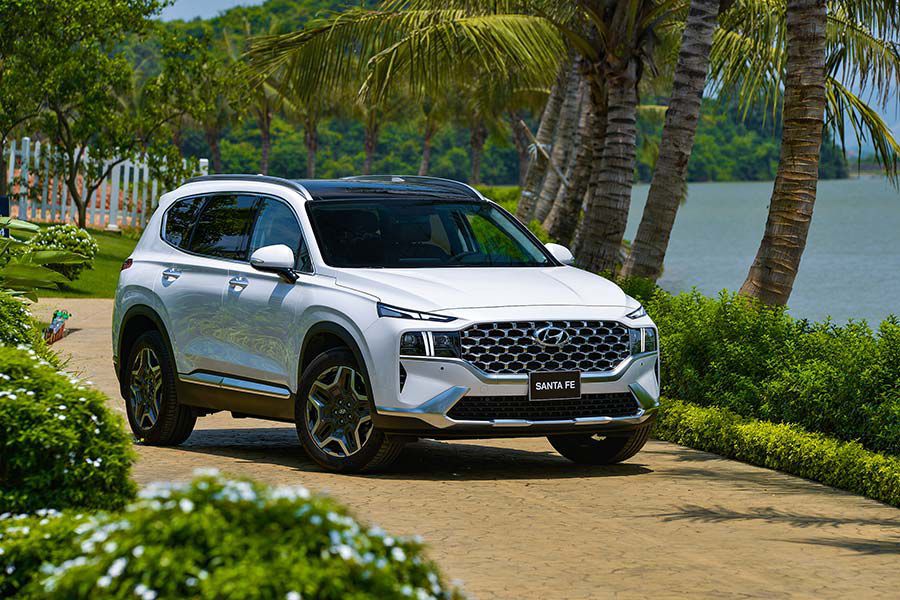 Top 4 xe SUV 7 chỗ giá khoảng 1 tỷ đồng đáng lựa chọn tại Việt Nam trong năm 2023