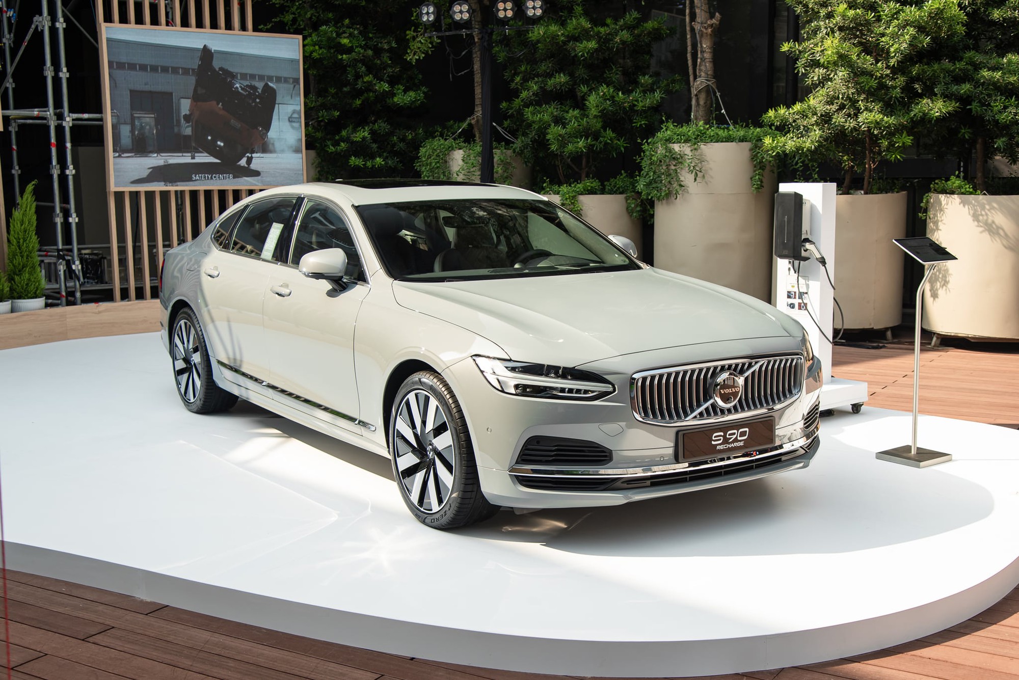 7 sedan mới về Việt Nam năm 2024: Nhiều phân khúc, giá từ dưới 400 triệu đến gần 2,9 tỷ đồng
