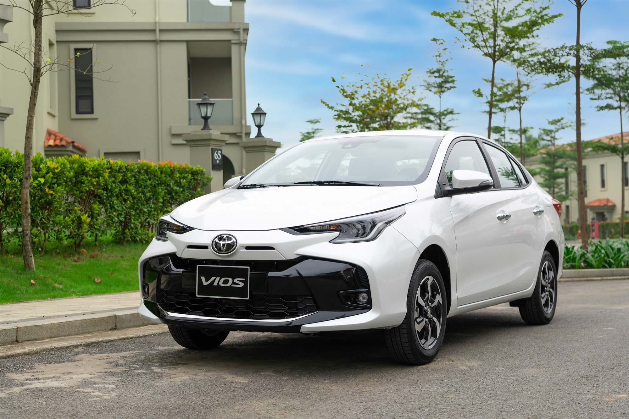 Toyota Vios giảm giá cực sâu trong tháng 9, quyết tâm giành lại thị phần 