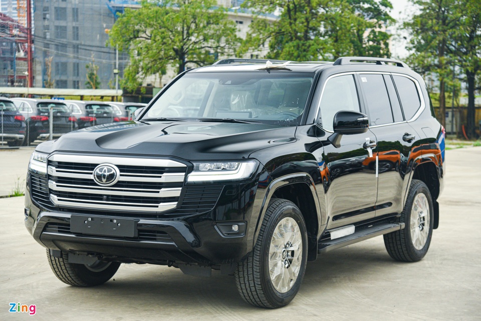 Toyota Land Cruiser 2023 tại Việt Nam - nâng cấp nhỏ, tăng giá bán